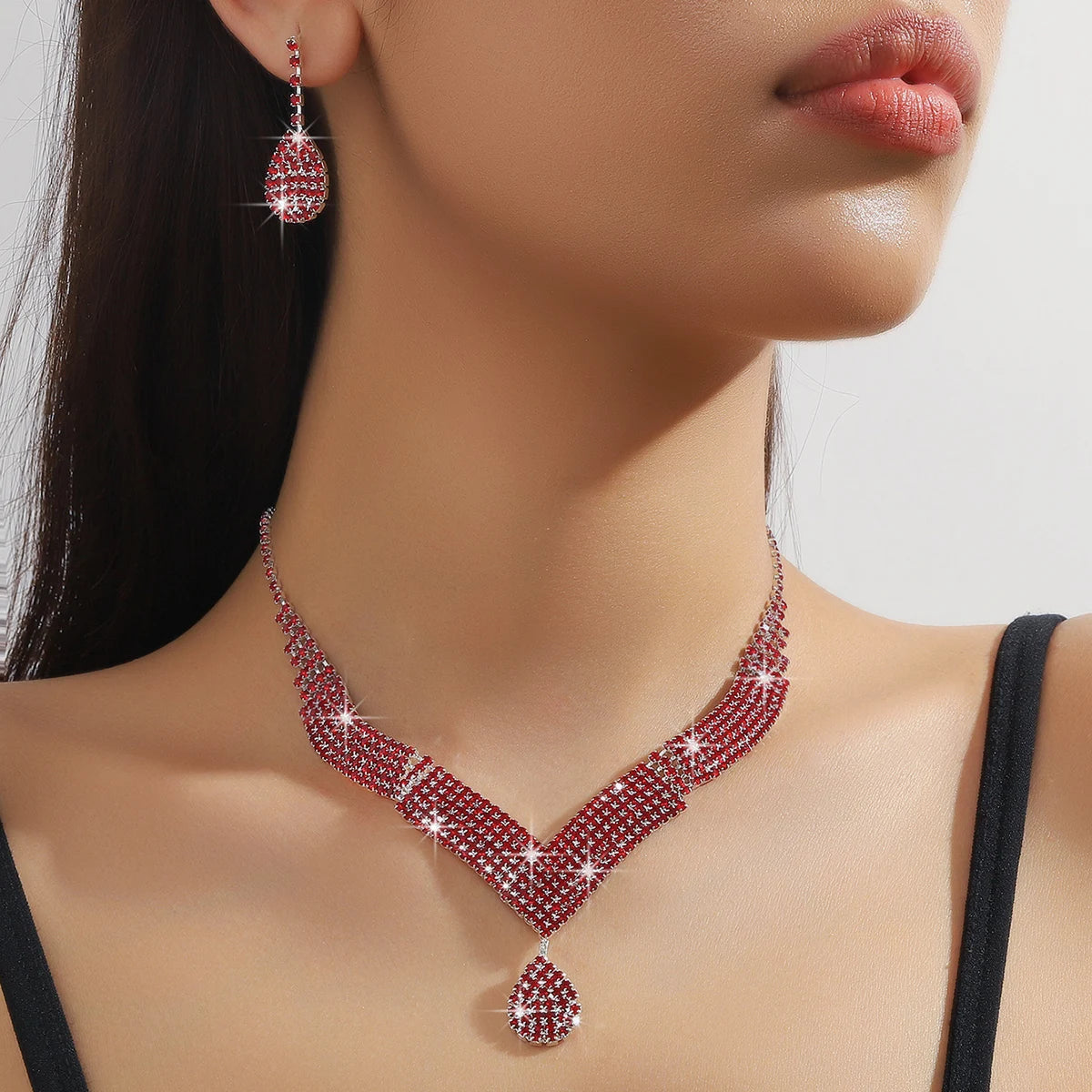 Luxury Water Drop Rhinestone Necklace & Earring Set – 3-Piece Collection