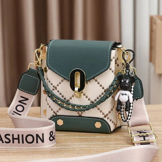 De L’Volue Quilted Diamond Handbag