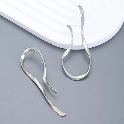 Sculpted Retro Statement Earrings – 3D Design