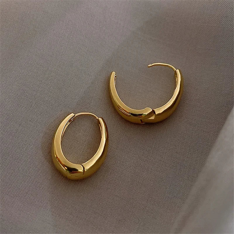 Classic Metal Hoop Earrings – Gold & Silver Finish
