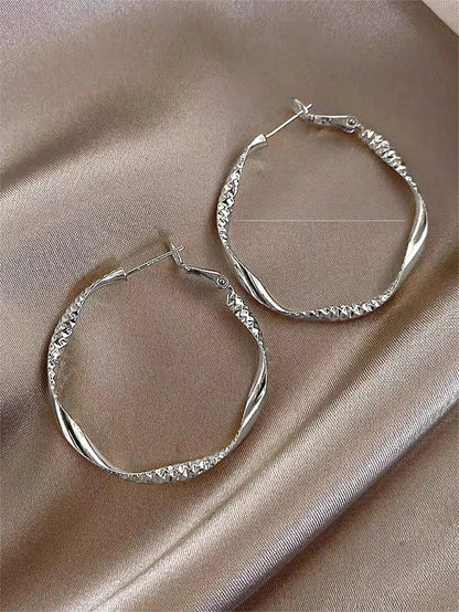 Exquisite Twisted Gold Hoop Earrings – Timeless Silky Texture Design