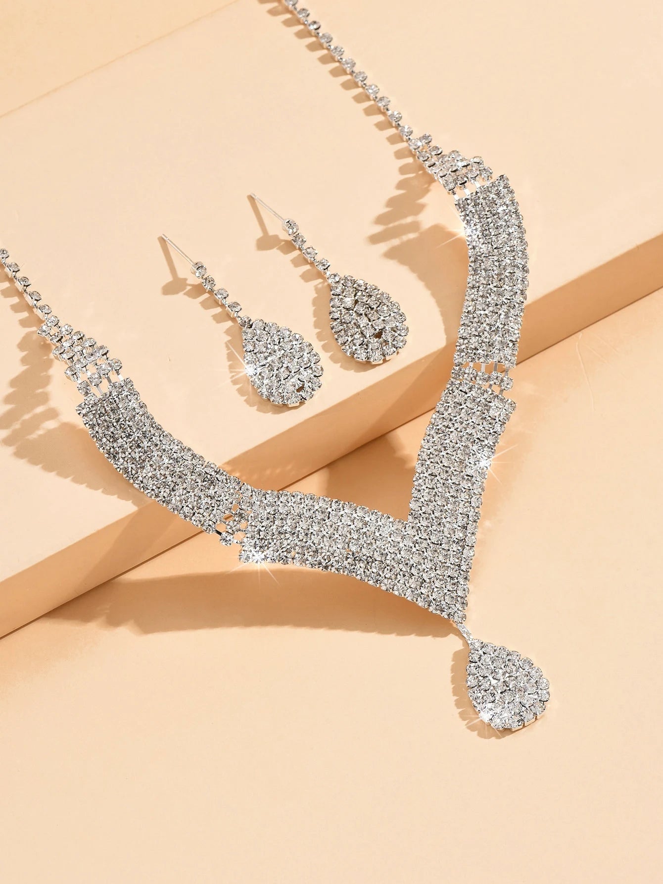 Luxury Water Drop Rhinestone Necklace & Earring Set – 3-Piece Collection