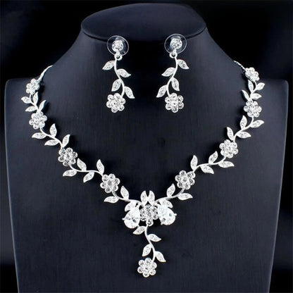 Elegant 3-Piece Claw Chain Jewelry Set – Necklace, Earrings & Bracelet