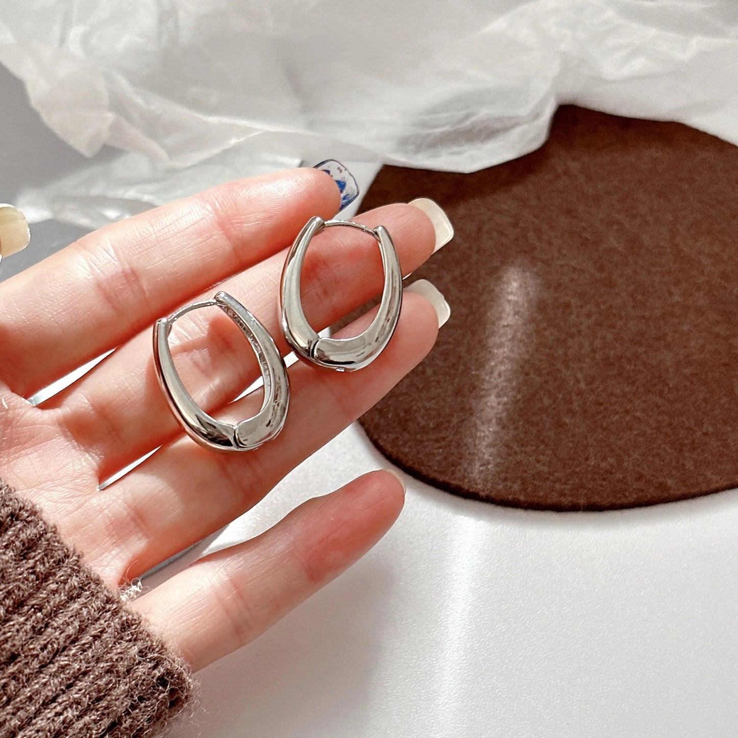 Classic Metal Hoop Earrings – Gold & Silver Finish