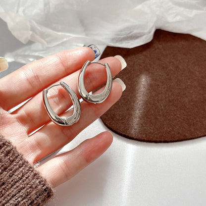 Classic Metal Hoop Earrings – Gold & Silver Finish