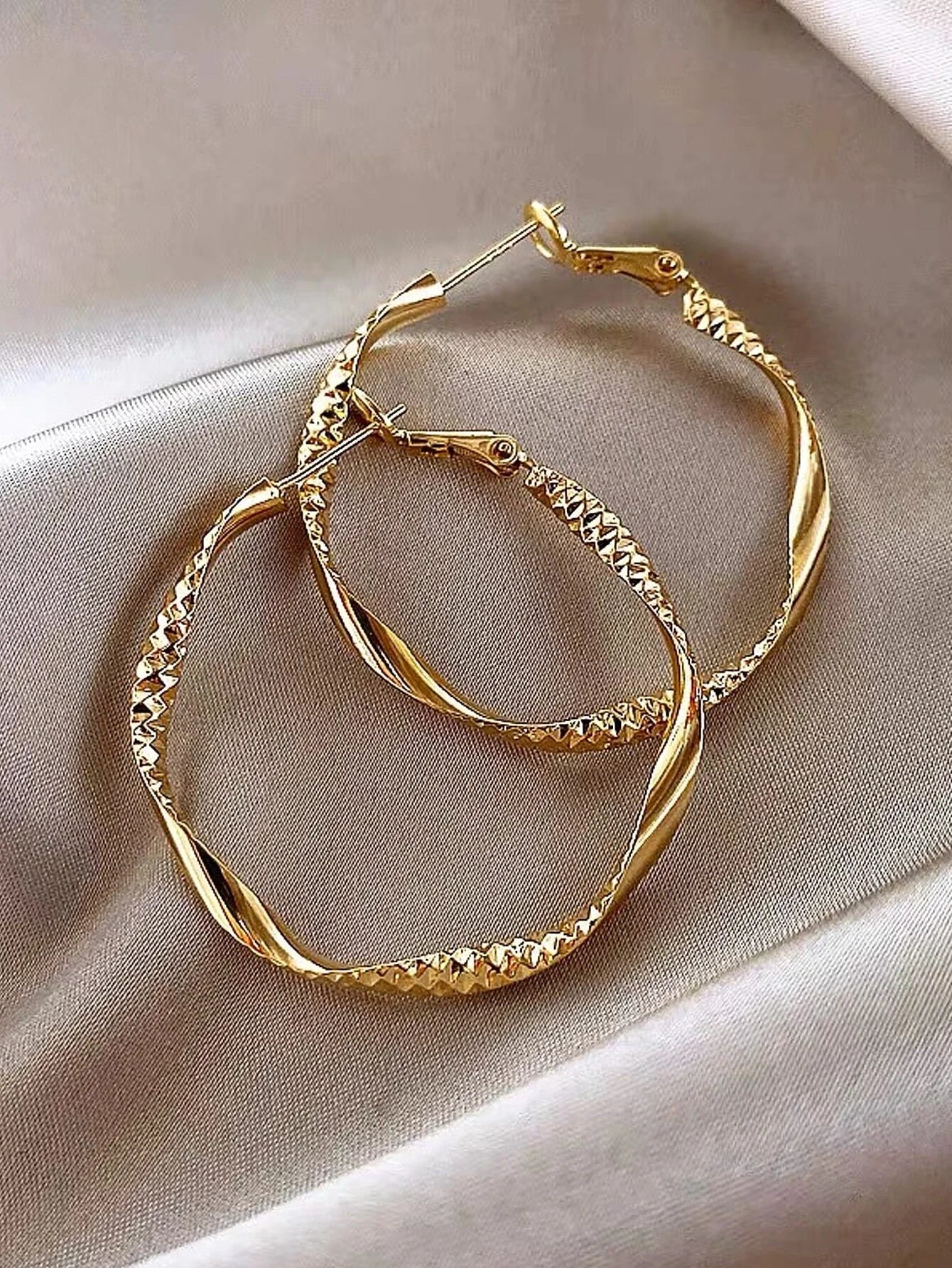 Exquisite Twisted Gold Hoop Earrings – Timeless Silky Texture Design