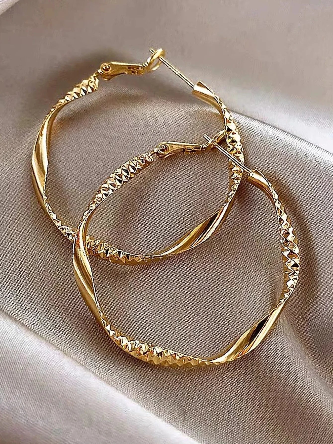 Exquisite Twisted Gold Hoop Earrings – Timeless Silky Texture Design