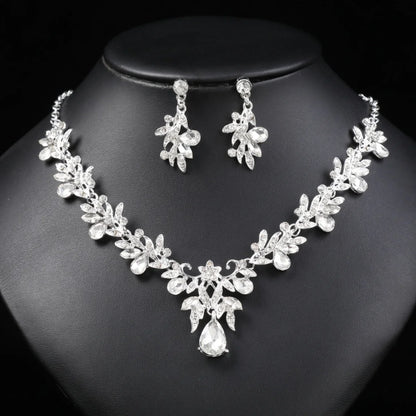 Elegant 3-Piece Claw Chain Jewelry Set – Necklace, Earrings & Bracelet