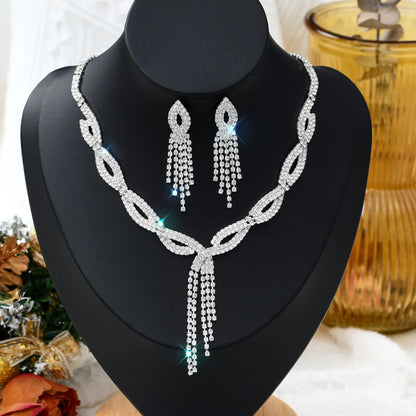 Elegant 3-Piece Claw Chain Jewelry Set – Necklace, Earrings & Bracelet
