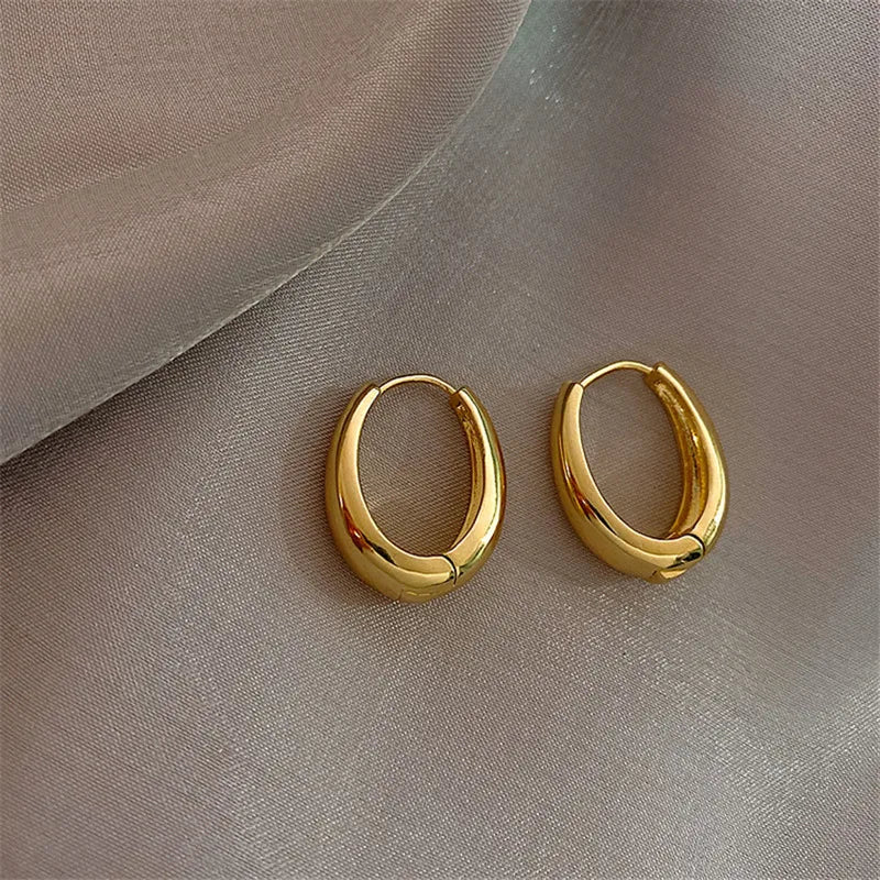 Classic Metal Hoop Earrings – Gold & Silver Finish