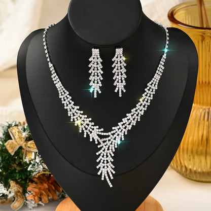 Elegant 3-Piece Claw Chain Jewelry Set – Necklace, Earrings & Bracelet